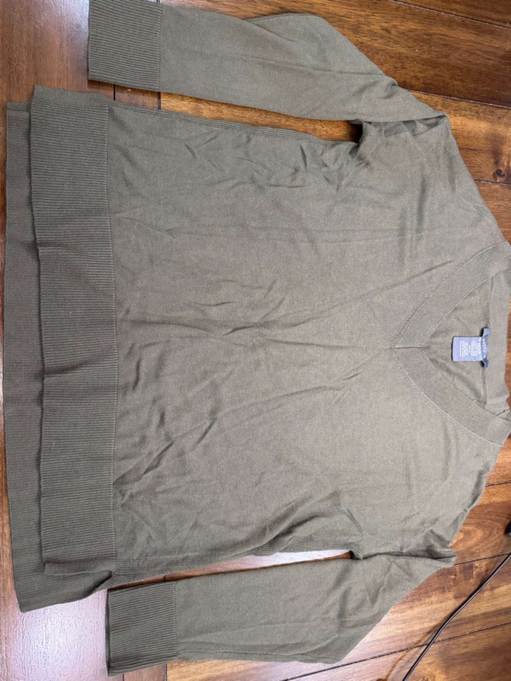 Matty M Olive Green V-Neck Sweater Size Medium Soft Lightweight